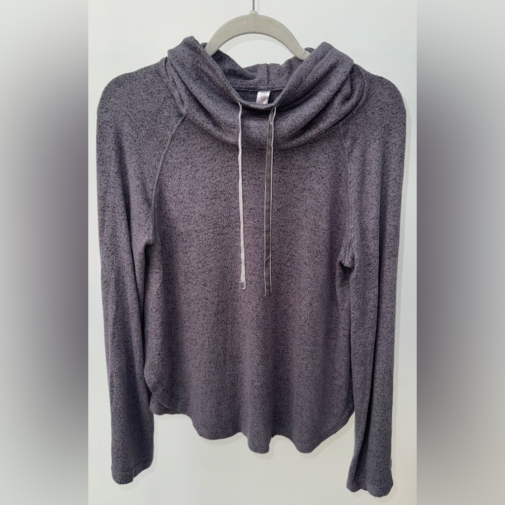 Gilligan &‎ O'Malley Women's Long Sleeve Cowl Neck Pullover in Gray, Size S